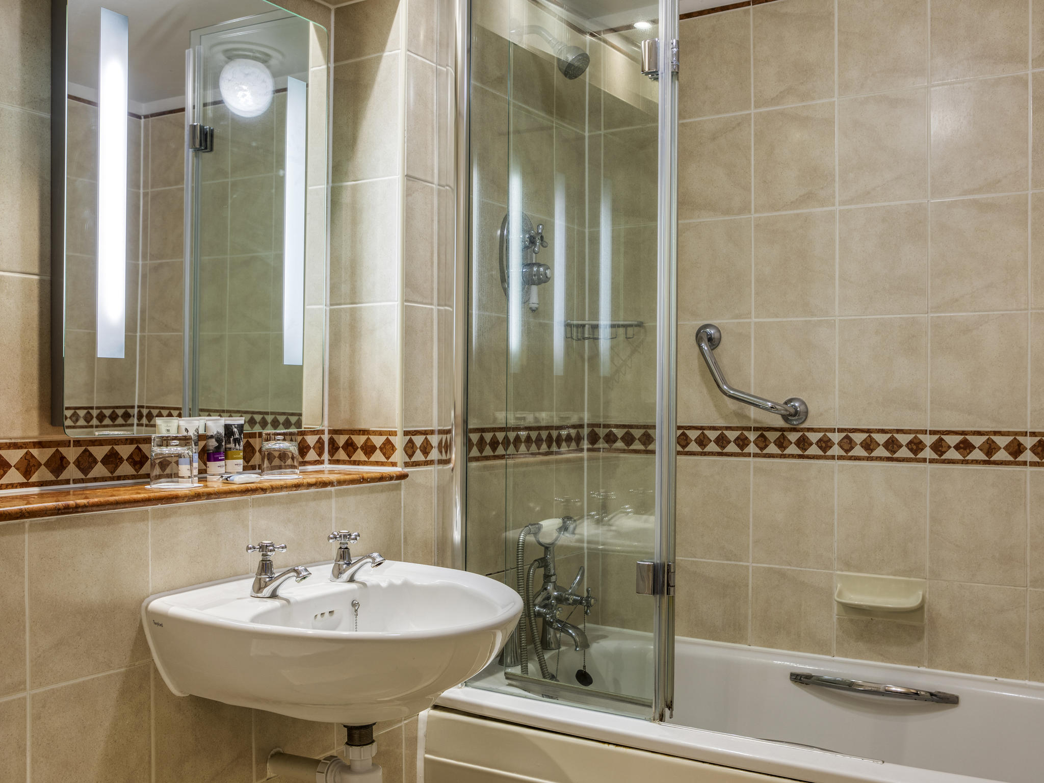 Photo - Winchester Wessex Hotel by Sunday