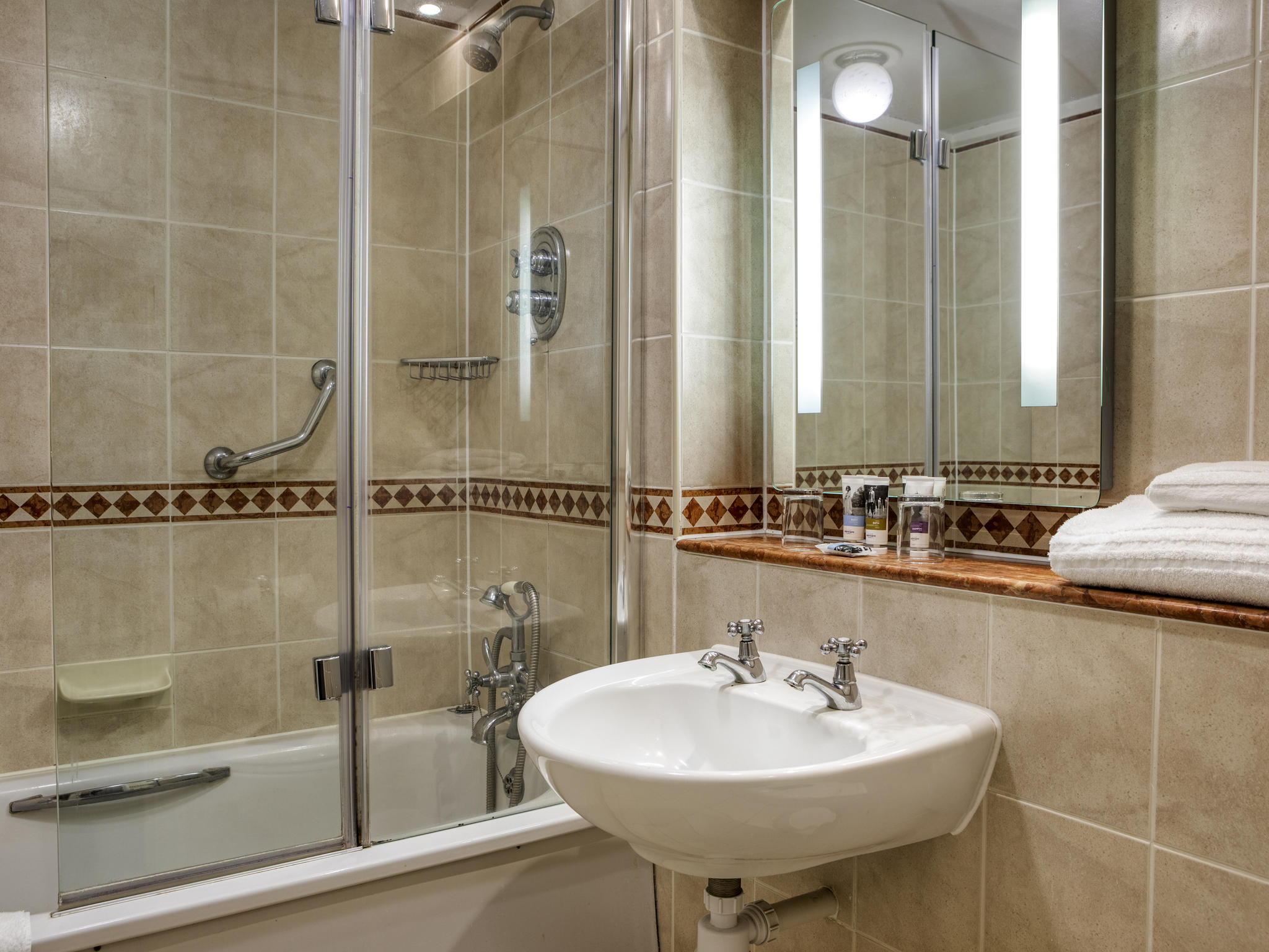 Photo - Winchester Wessex Hotel by Sunday