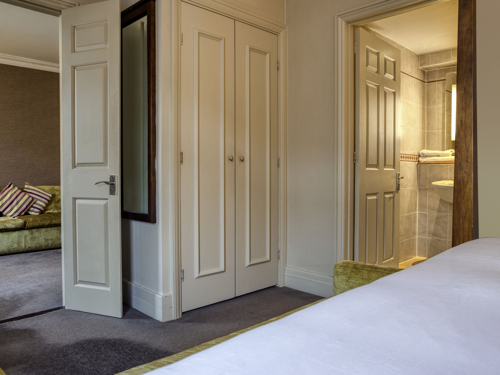 Photo - Winchester Wessex Hotel by Sunday