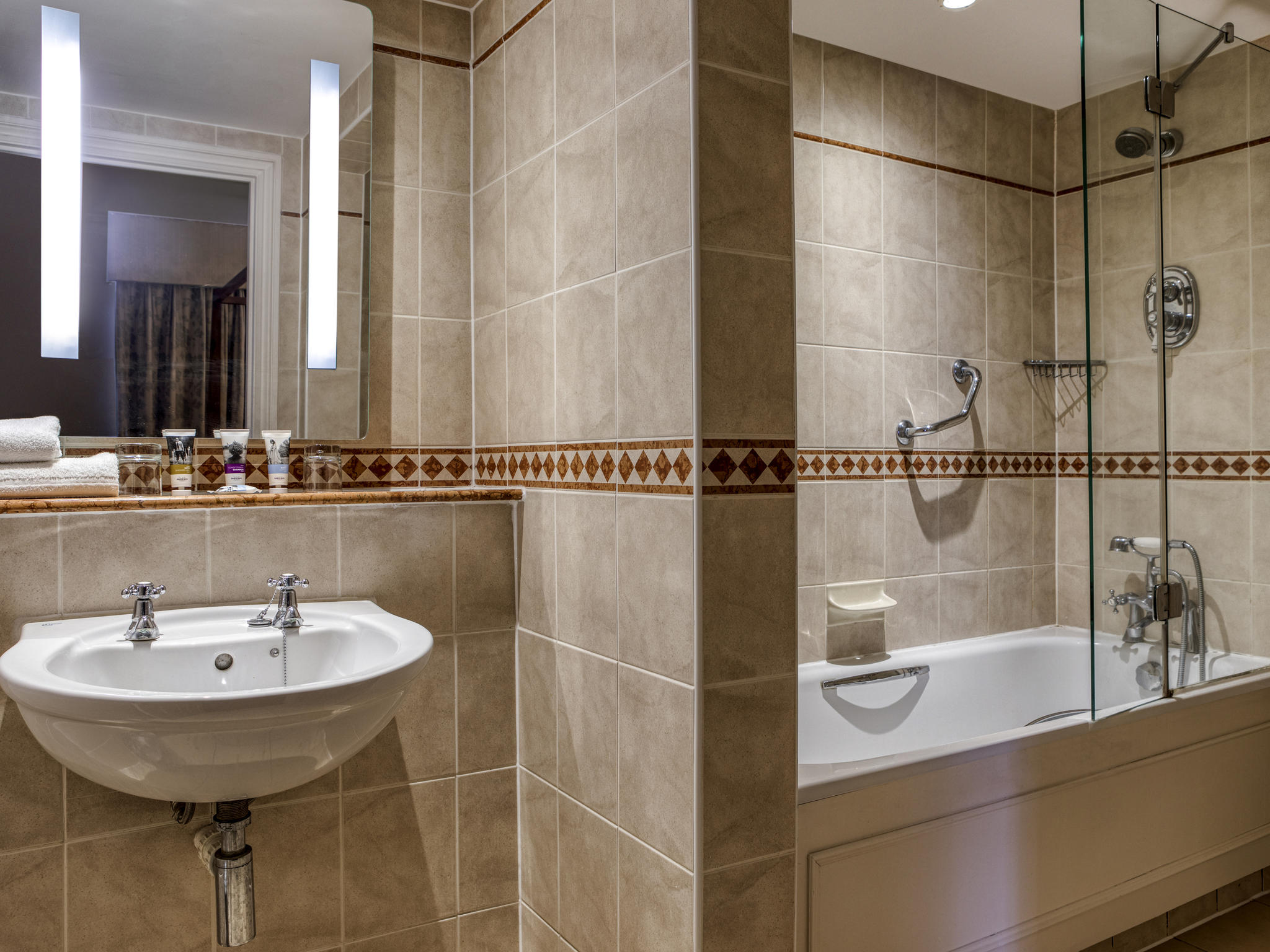 Photo - Winchester Wessex Hotel by Sunday