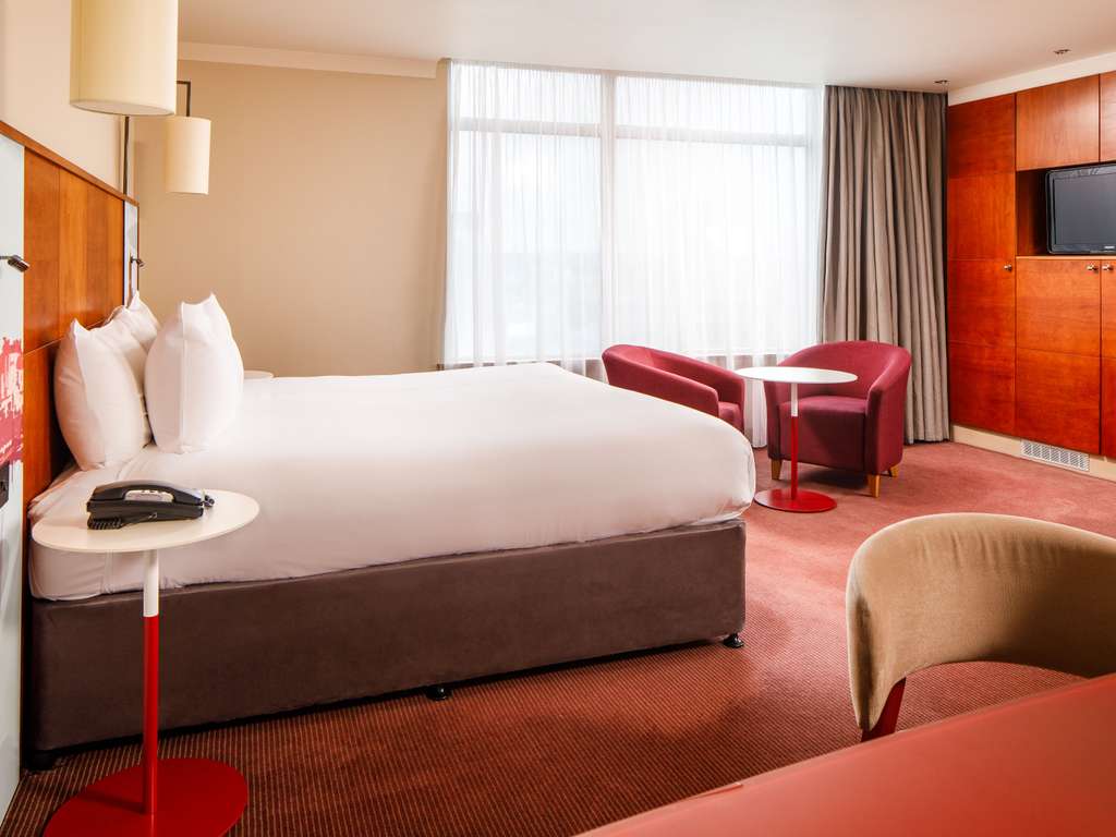 Mercure Cardiff Holland House Hotel and Spa - Image 2