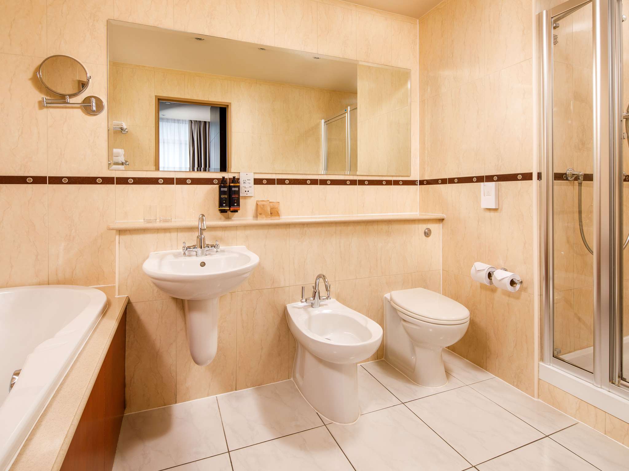 Foto - Holland House Hotel Cardiff By Sunday