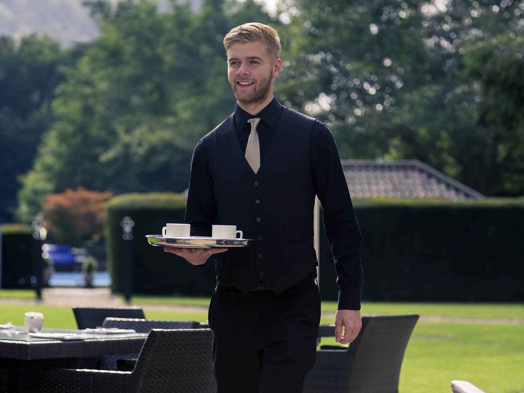 Photo - Sunday Box Hill Burford Bridge Hotel