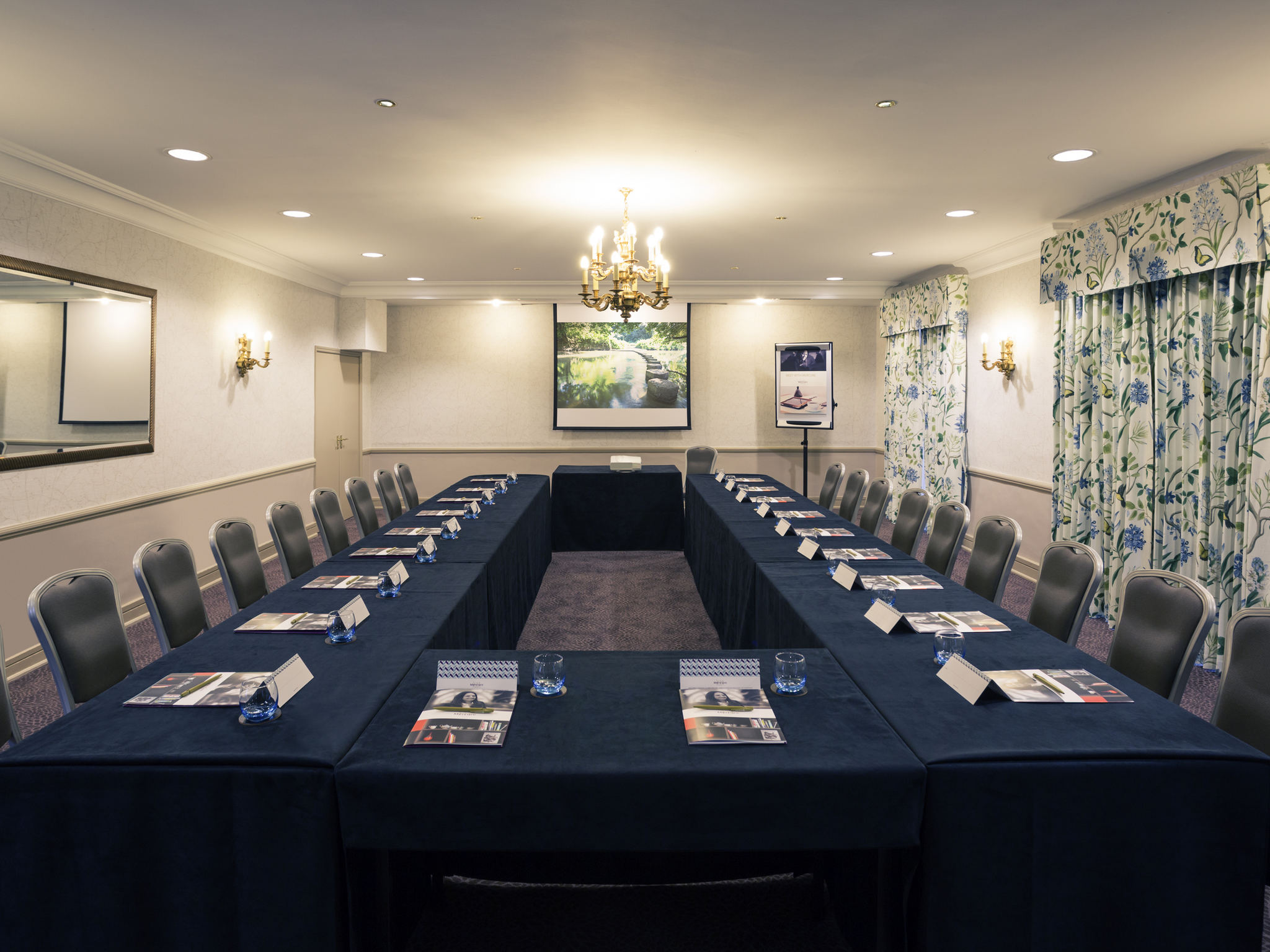 Photo - Sunday Box Hill Burford Bridge Hotel