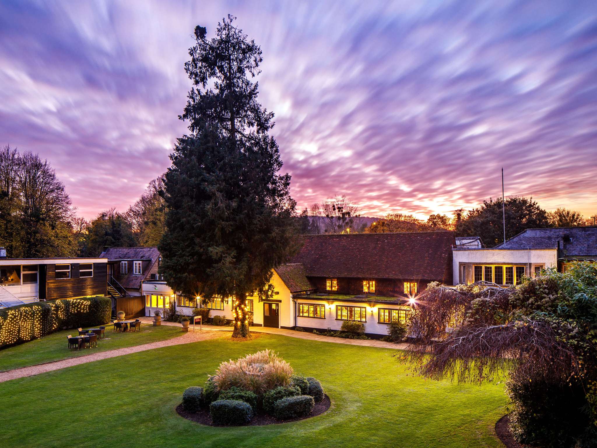 Photo - Sunday Box Hill Burford Bridge Hotel