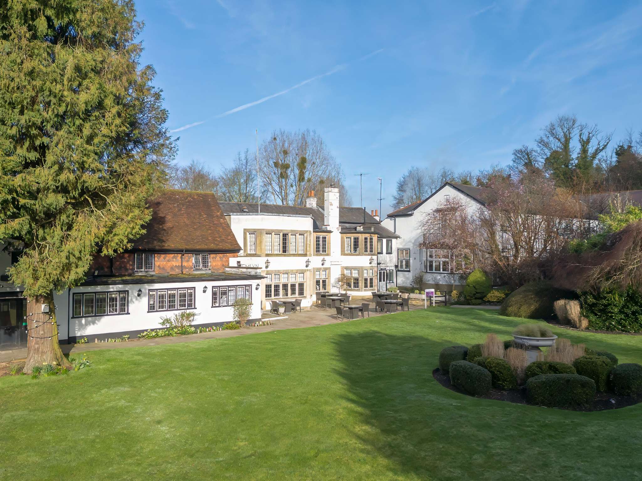 Photo - Sunday Box Hill Burford Bridge Hotel