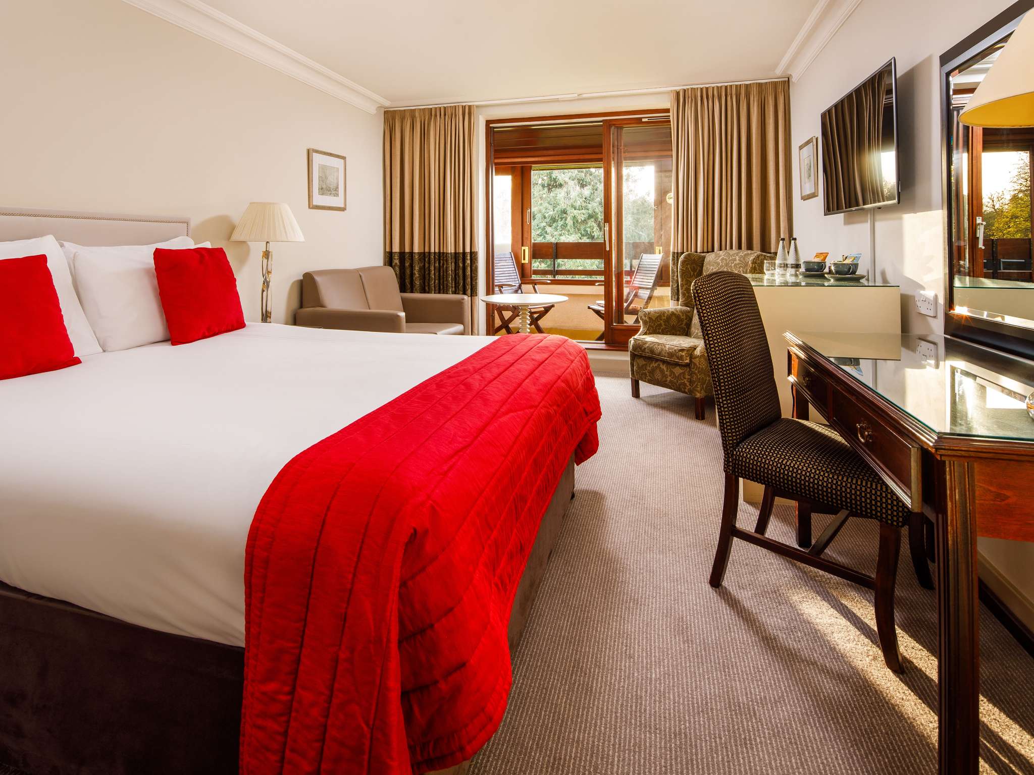 Photo - Sunday Box Hill Burford Bridge Hotel