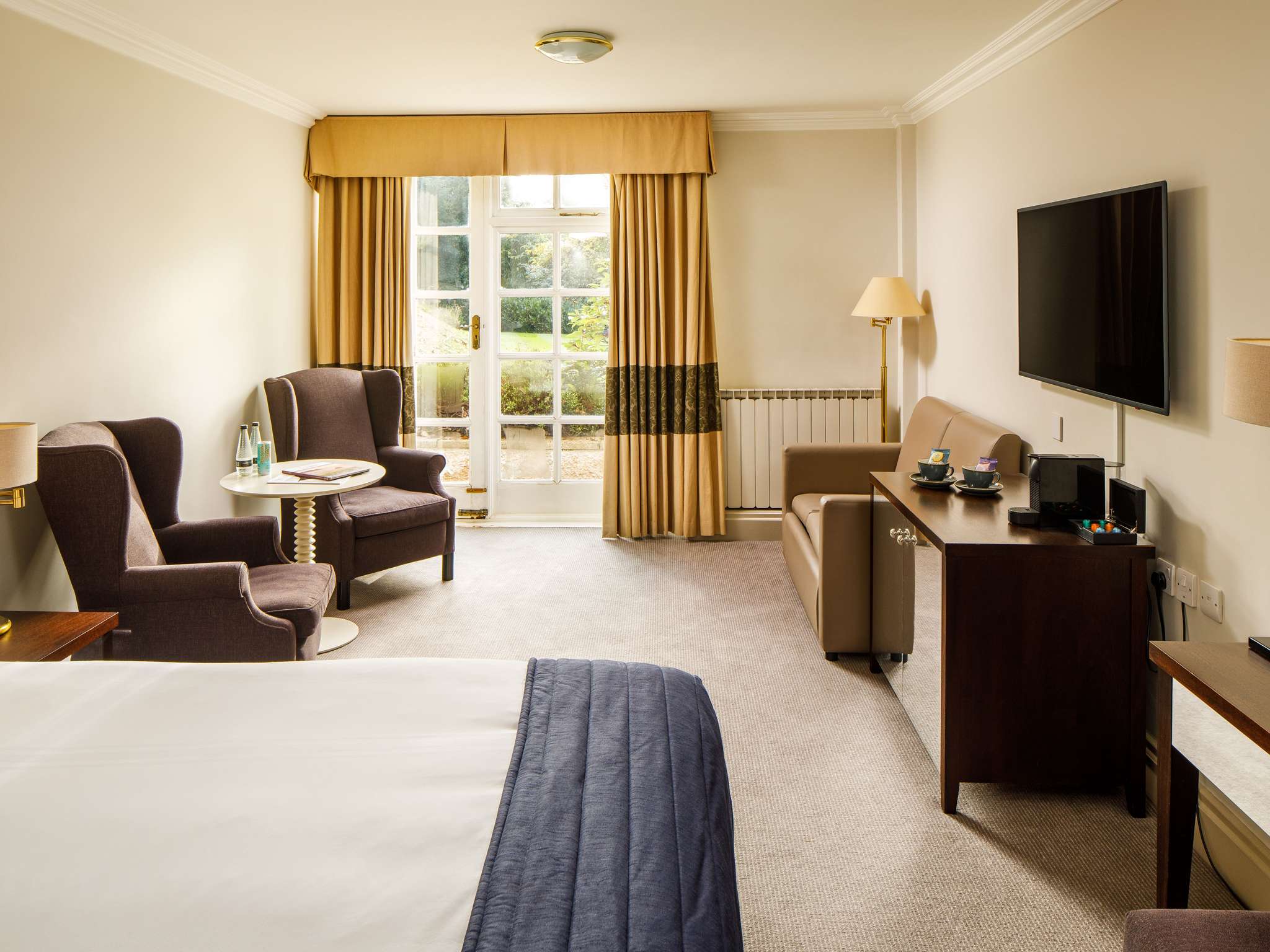 Photo - Sunday Box Hill Burford Bridge Hotel