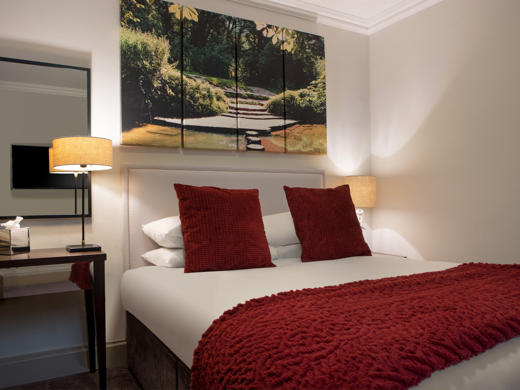 Photo - Sunday Box Hill Burford Bridge Hotel