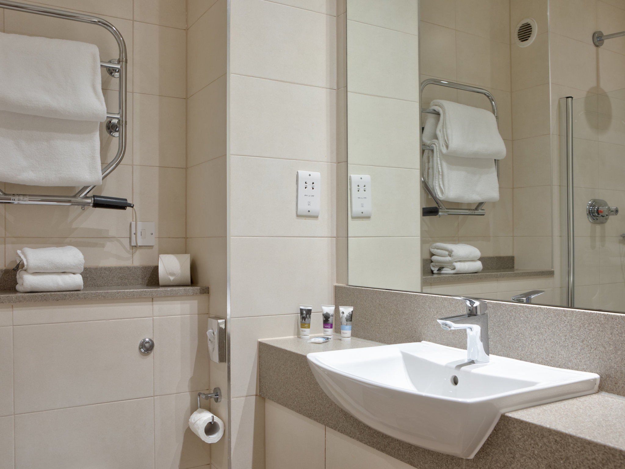 Photo - Sunday Box Hill Burford Bridge Hotel