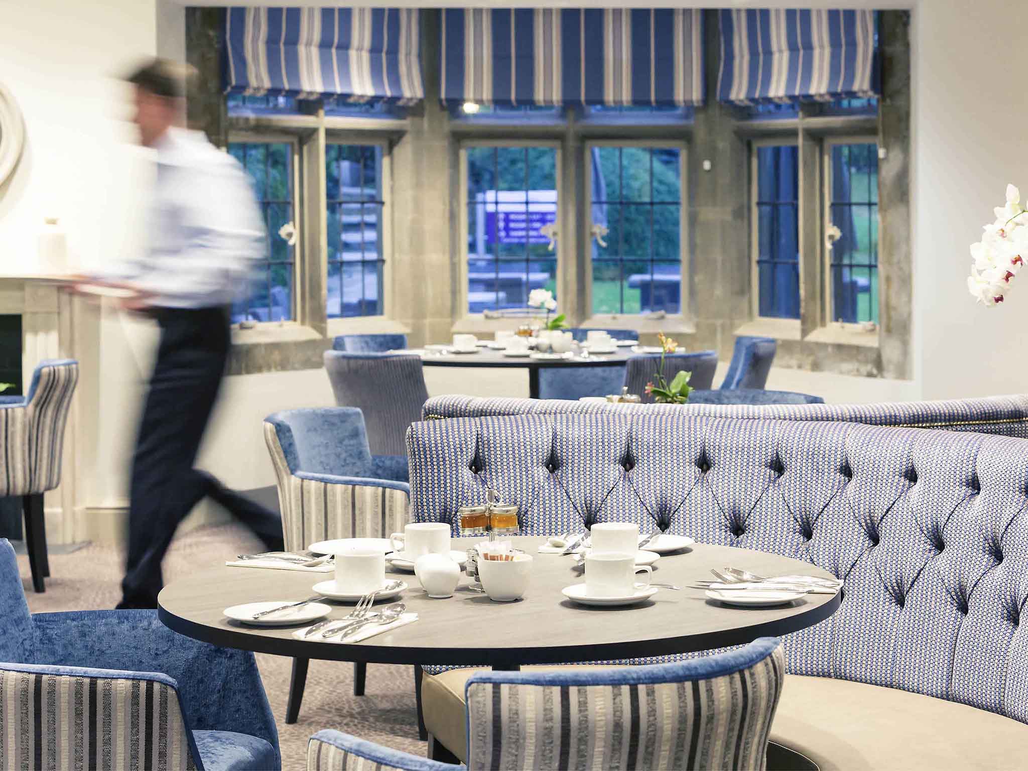 Photo - Sunday Box Hill Burford Bridge Hotel