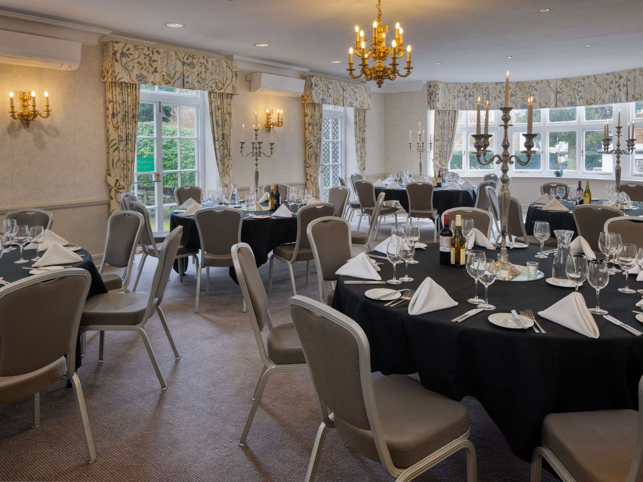 Photo - Sunday Box Hill Burford Bridge Hotel