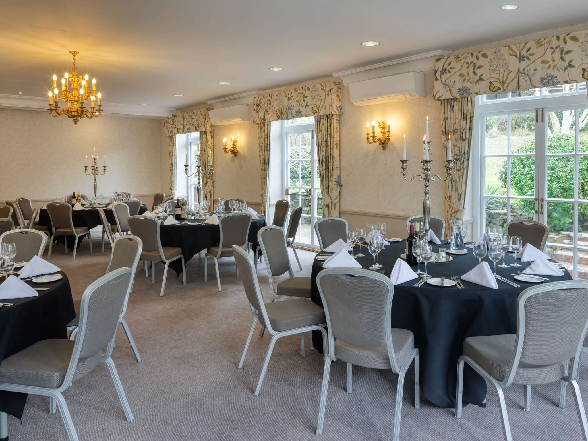 Photo - Sunday Box Hill Burford Bridge Hotel