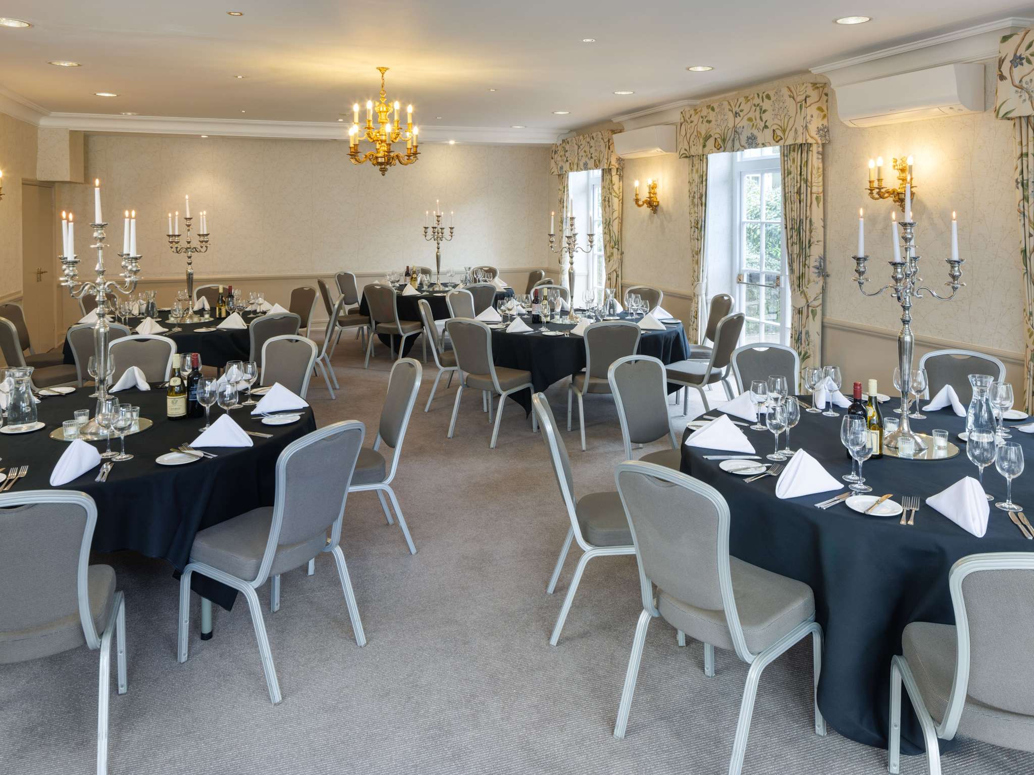 Photo - Sunday Box Hill Burford Bridge Hotel