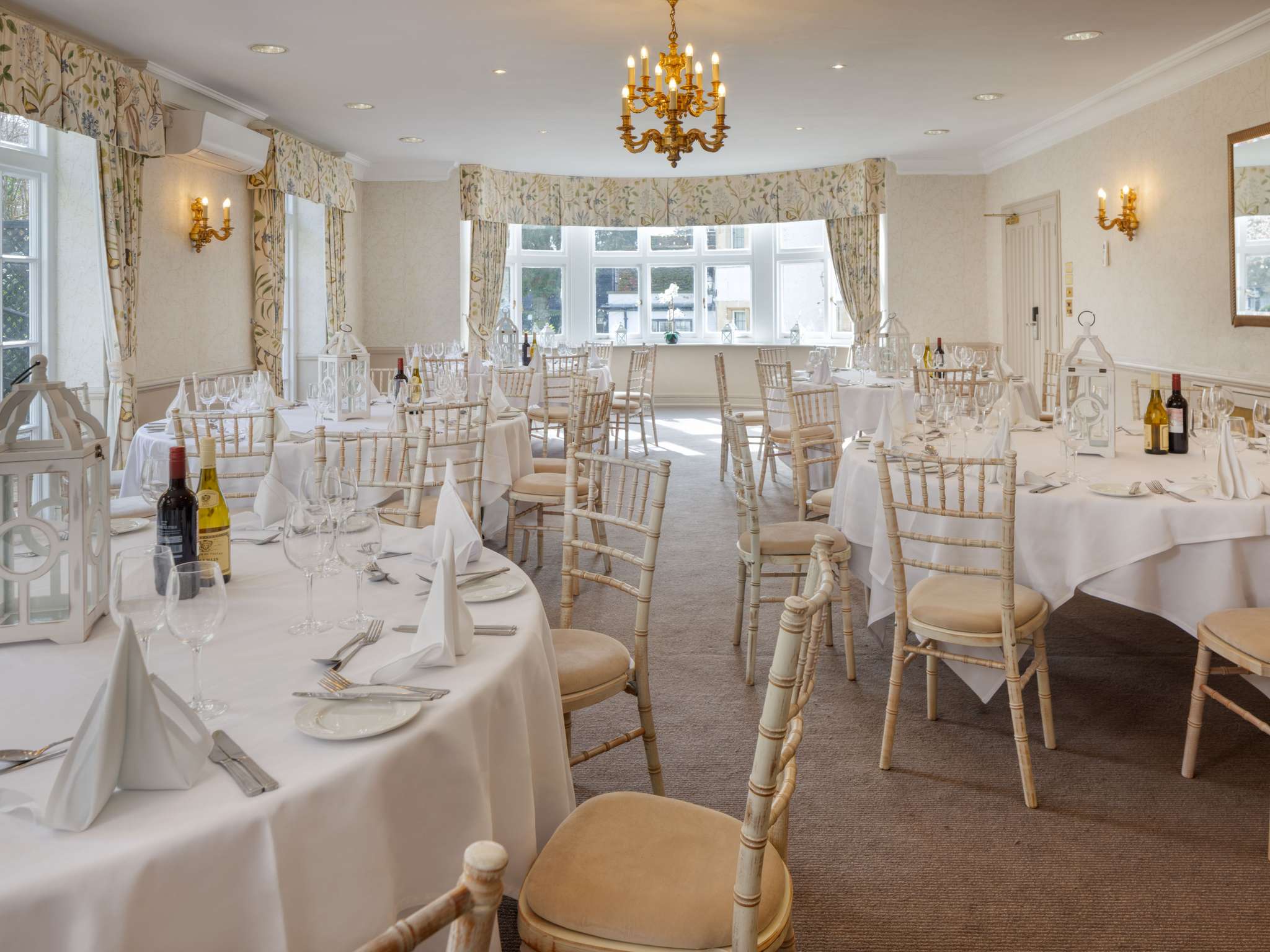 Photo - Sunday Box Hill Burford Bridge Hotel