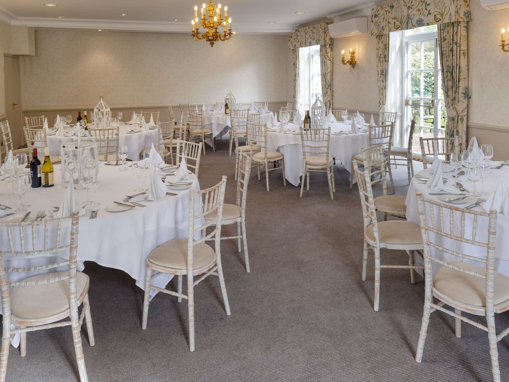 Photo - Sunday Box Hill Burford Bridge Hotel