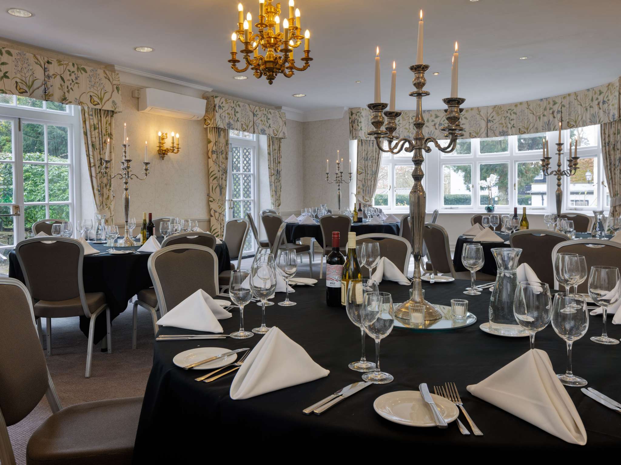 Photo - Sunday Box Hill Burford Bridge Hotel