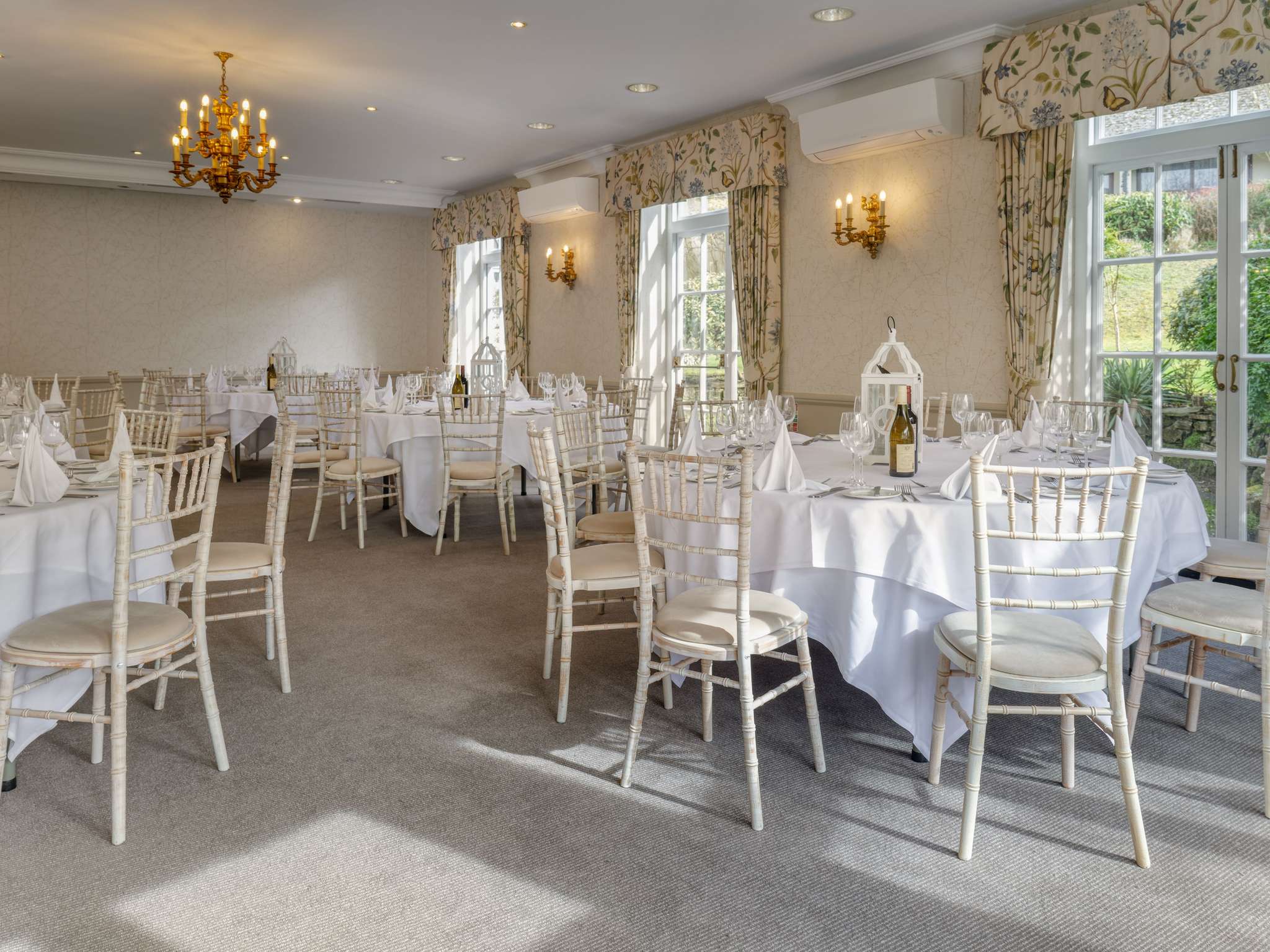 Photo - Sunday Box Hill Burford Bridge Hotel