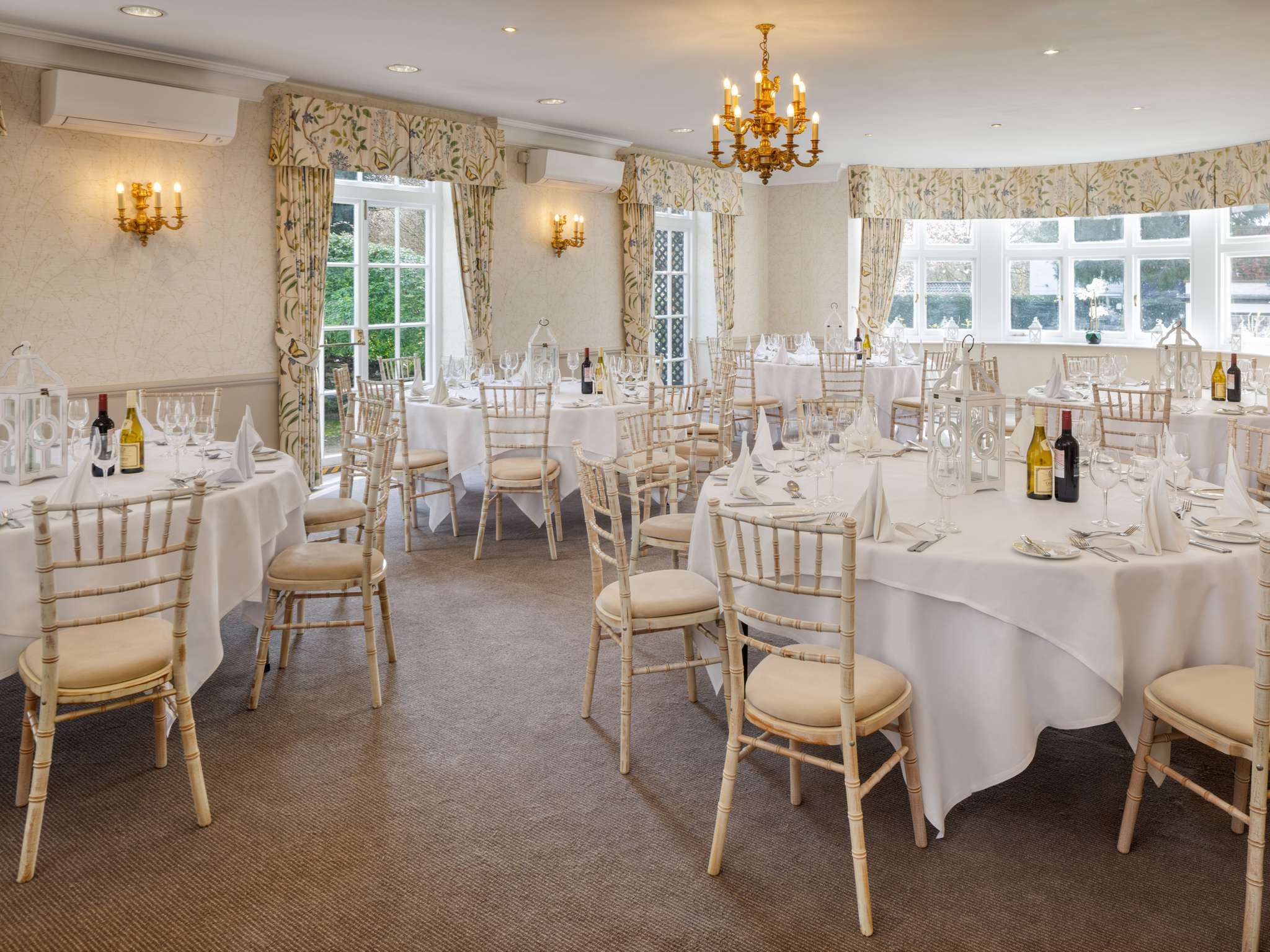 Photo - Sunday Box Hill Burford Bridge Hotel