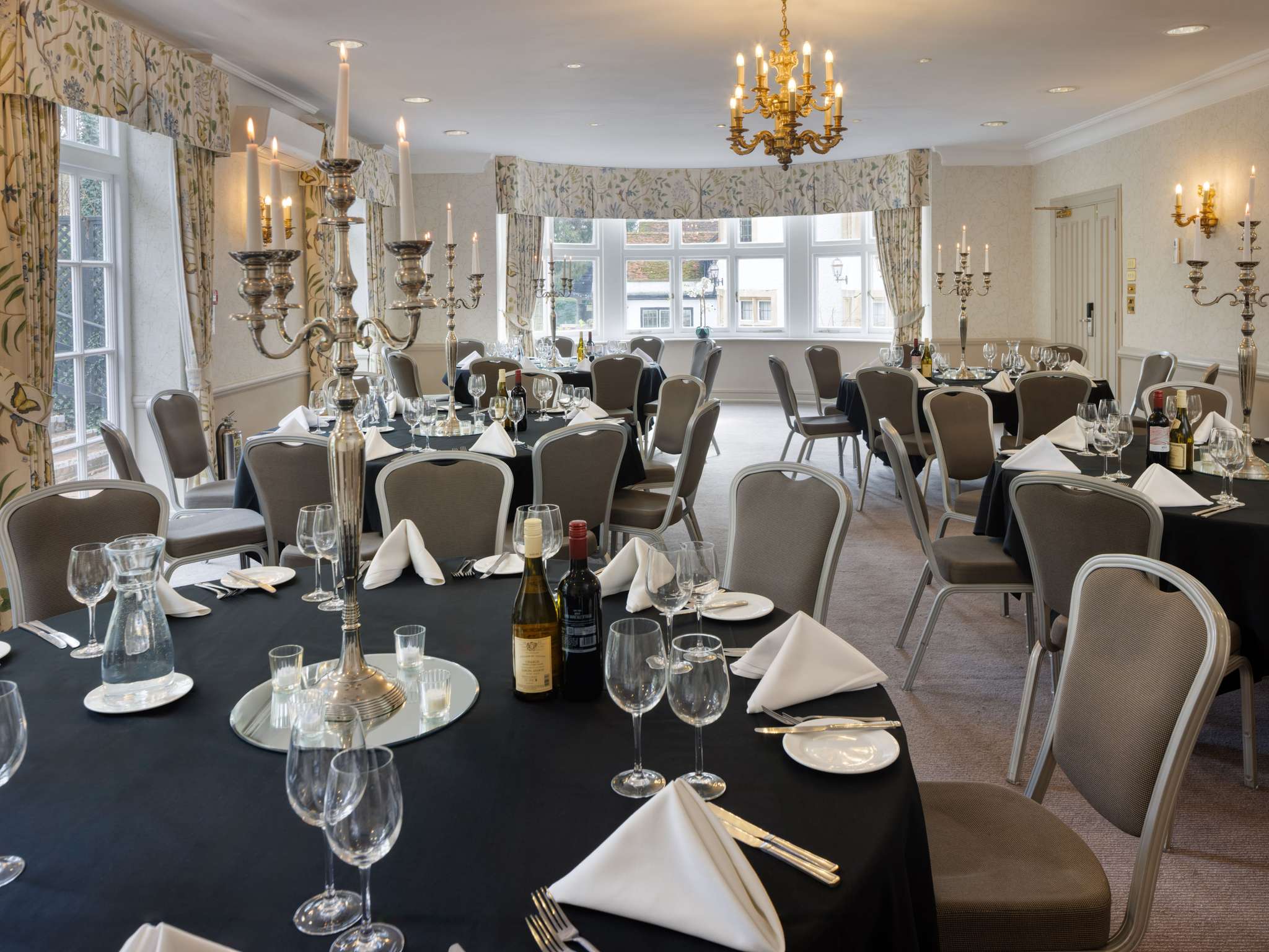 Photo - Sunday Box Hill Burford Bridge Hotel