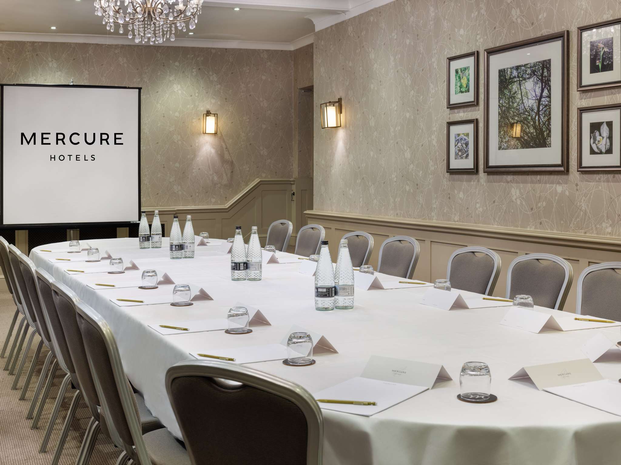 Photo - Sunday Box Hill Burford Bridge Hotel