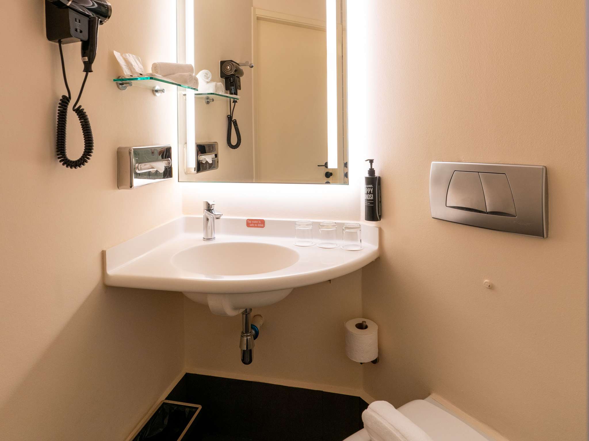 Photo - Ibis Singapore on Bencoolen