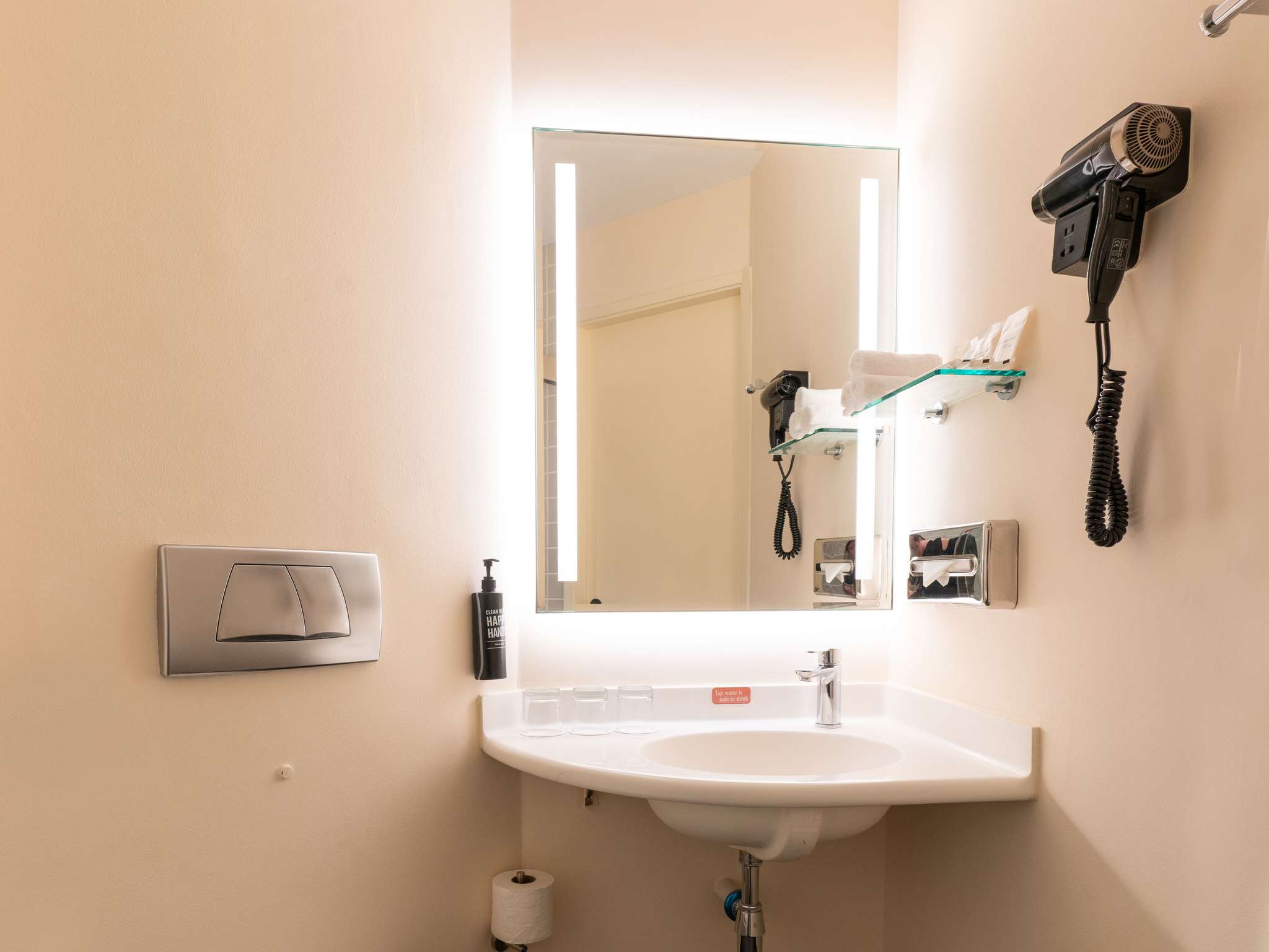 Photo - Ibis Singapore on Bencoolen