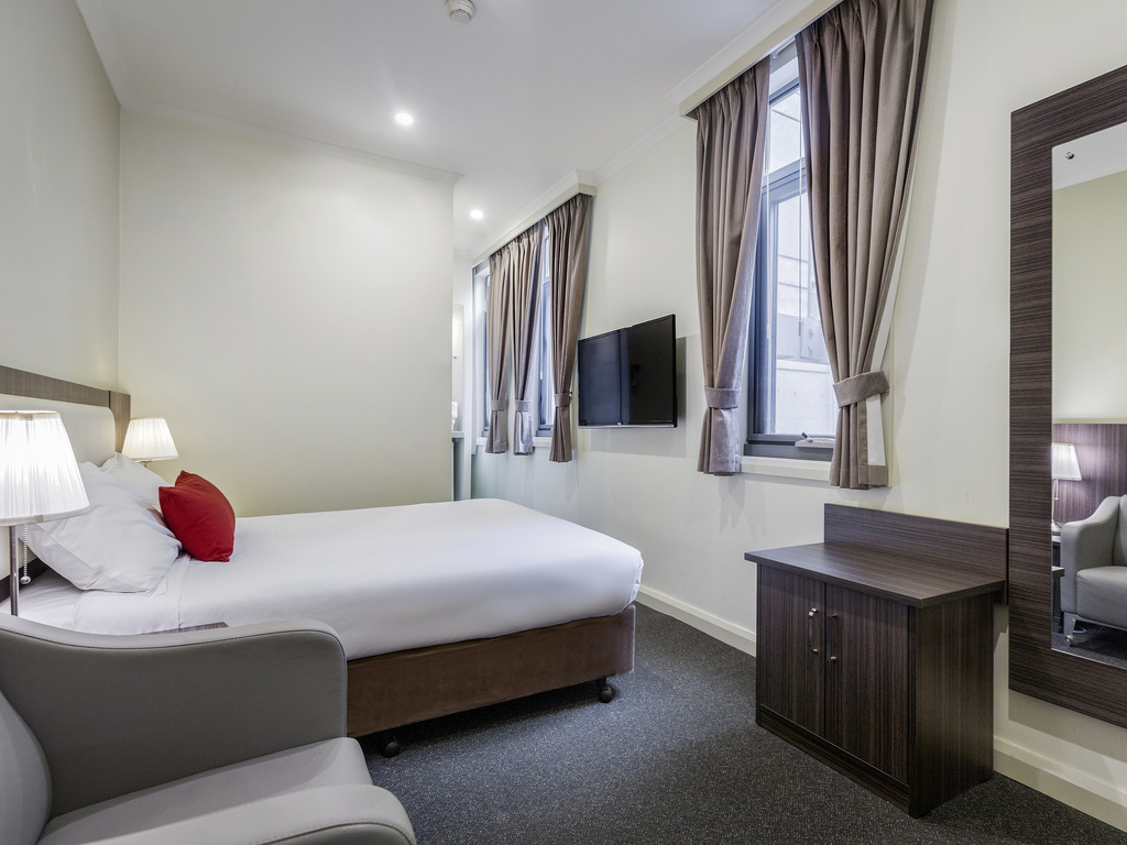 ibis Styles Kingsgate Hotel - Image 3