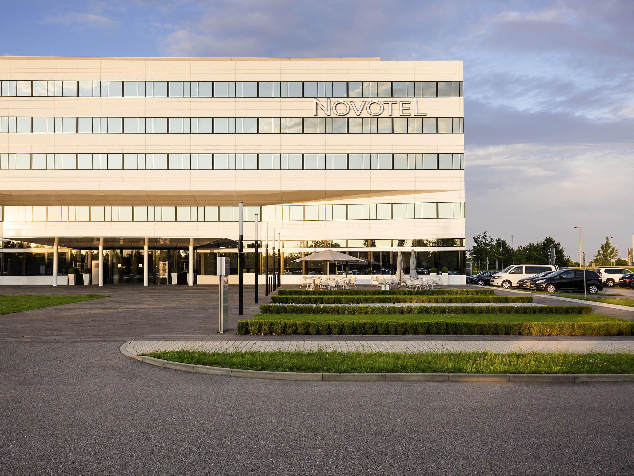 Hotel In München Mit Service Flughafen Und Parken www.accorhotels.com
