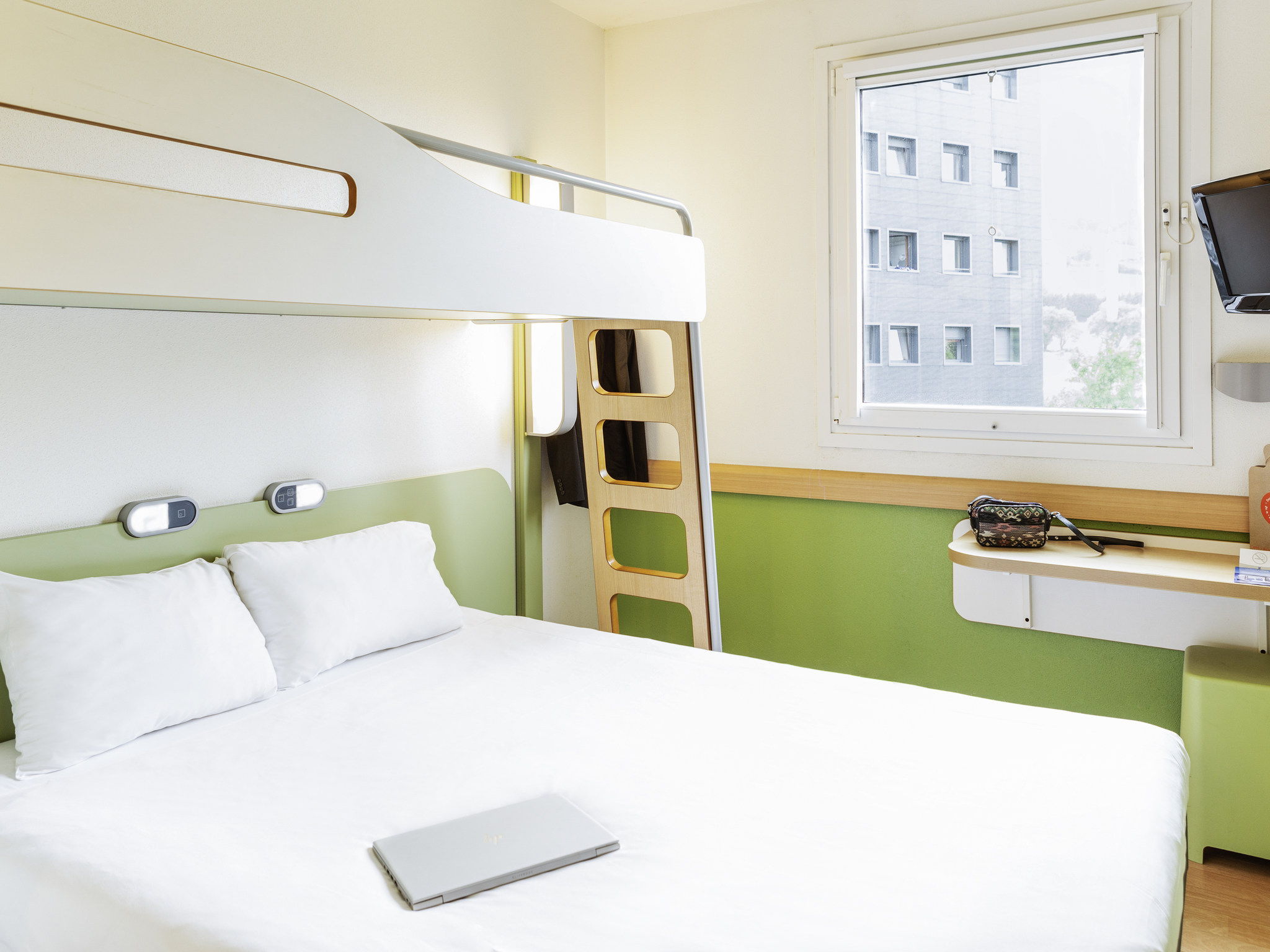 Photo - Ibis Oviedo