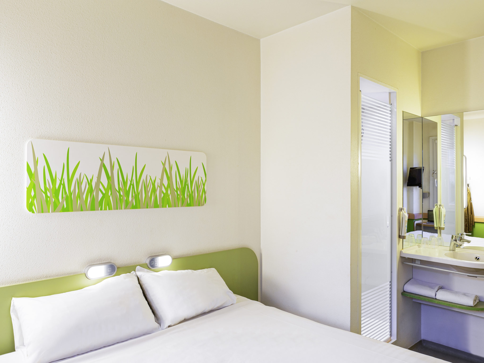 Photo - Ibis Oviedo