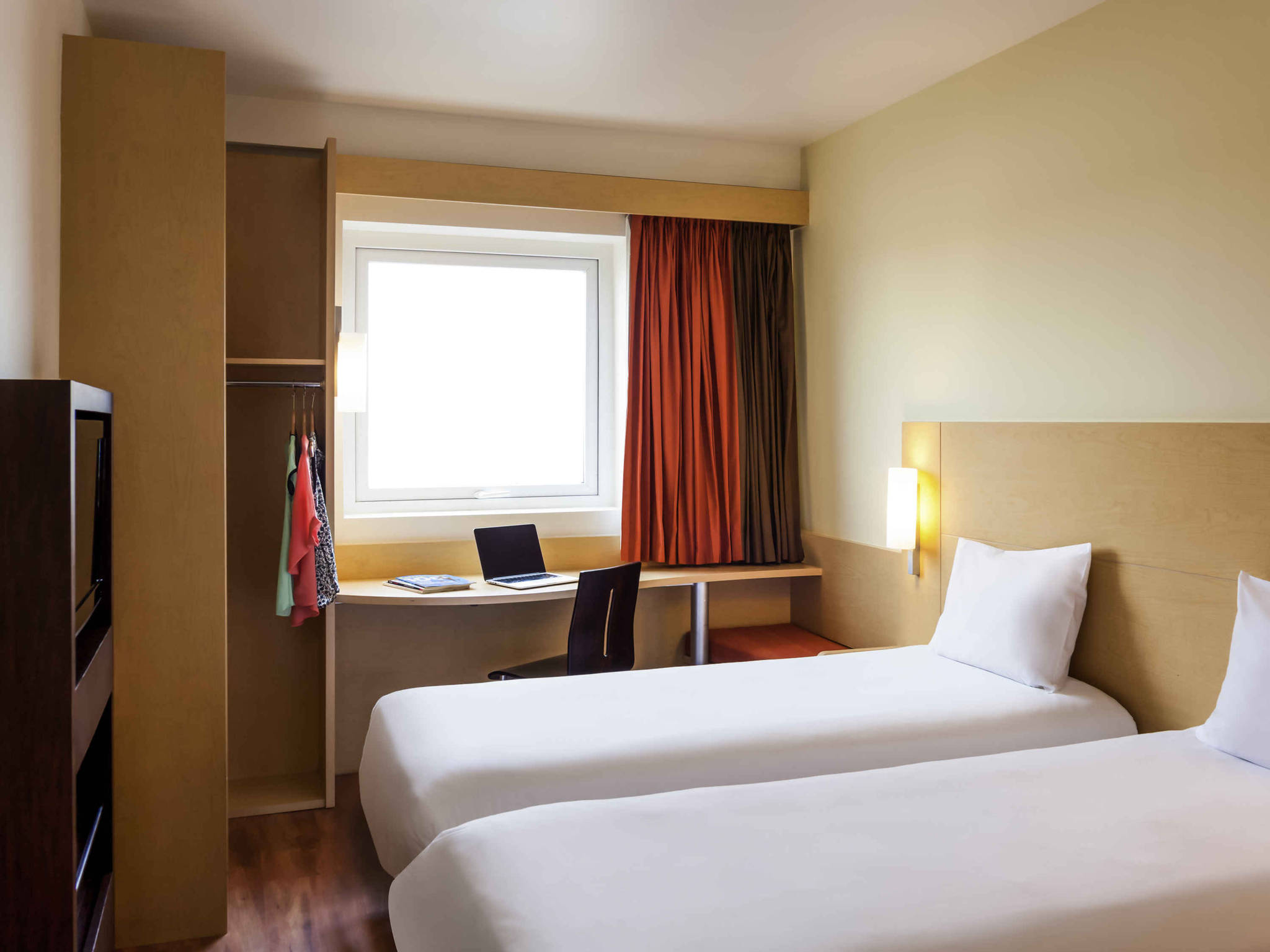 Photo - Ibis Juarez Consulado