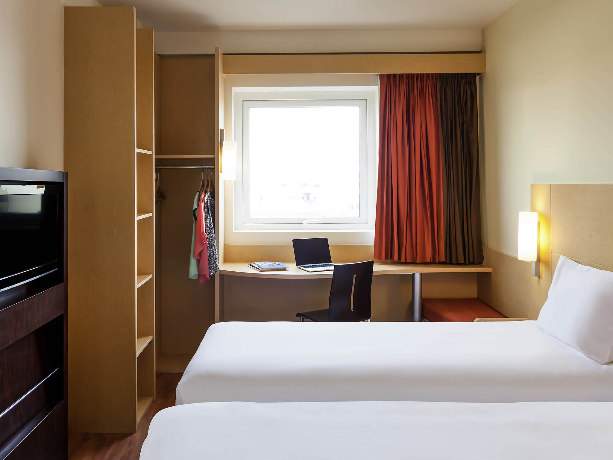 Photo - Ibis Juarez Consulado