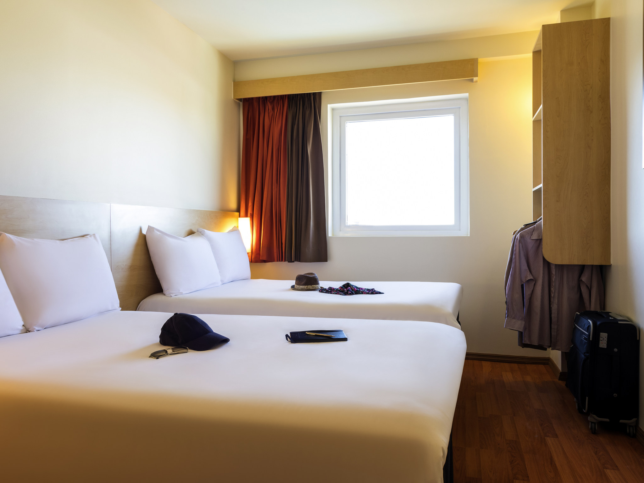 Photo - Ibis Juarez Consulado