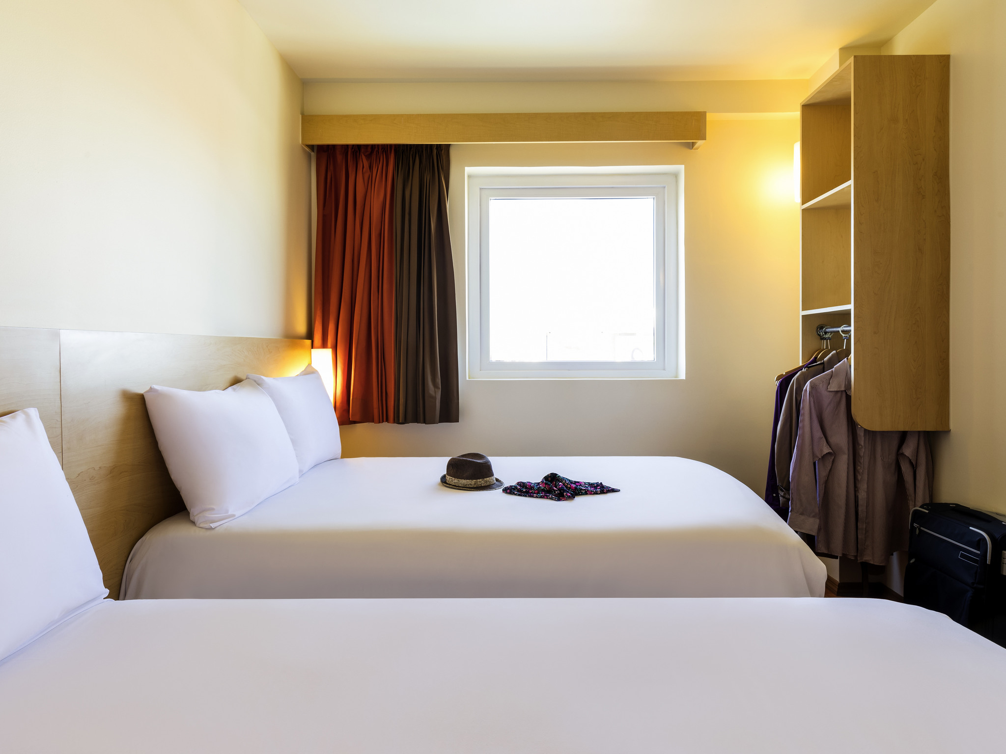 Photo - Ibis Juarez Consulado