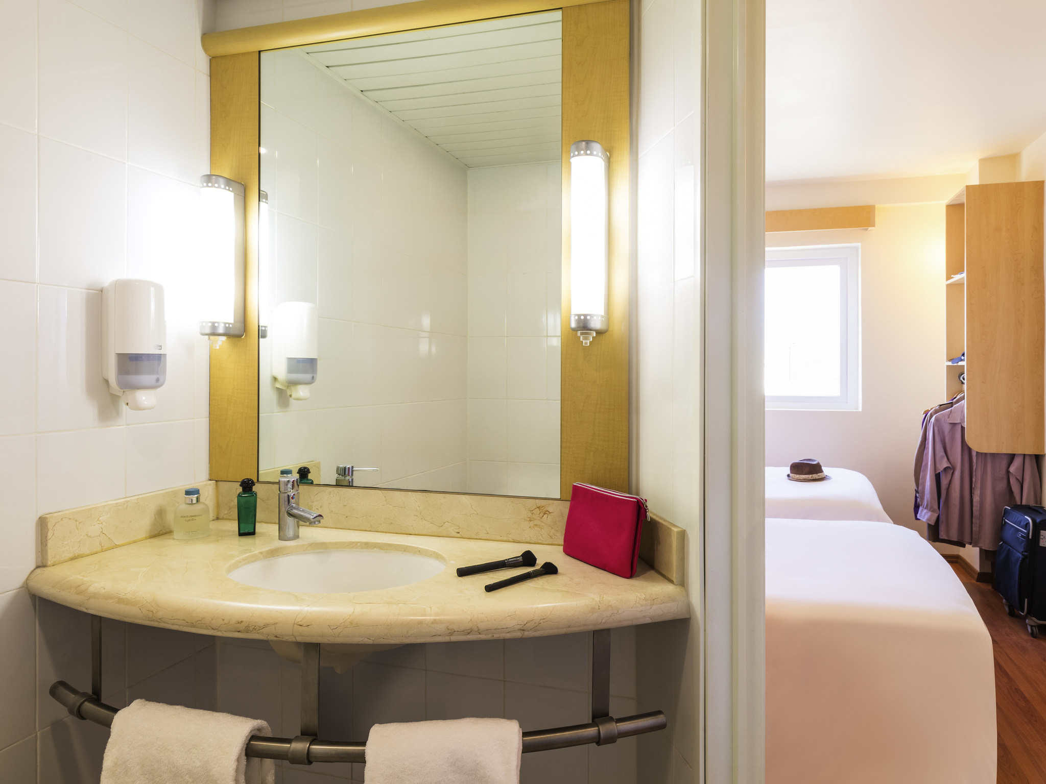 Photo - Ibis Juarez Consulado