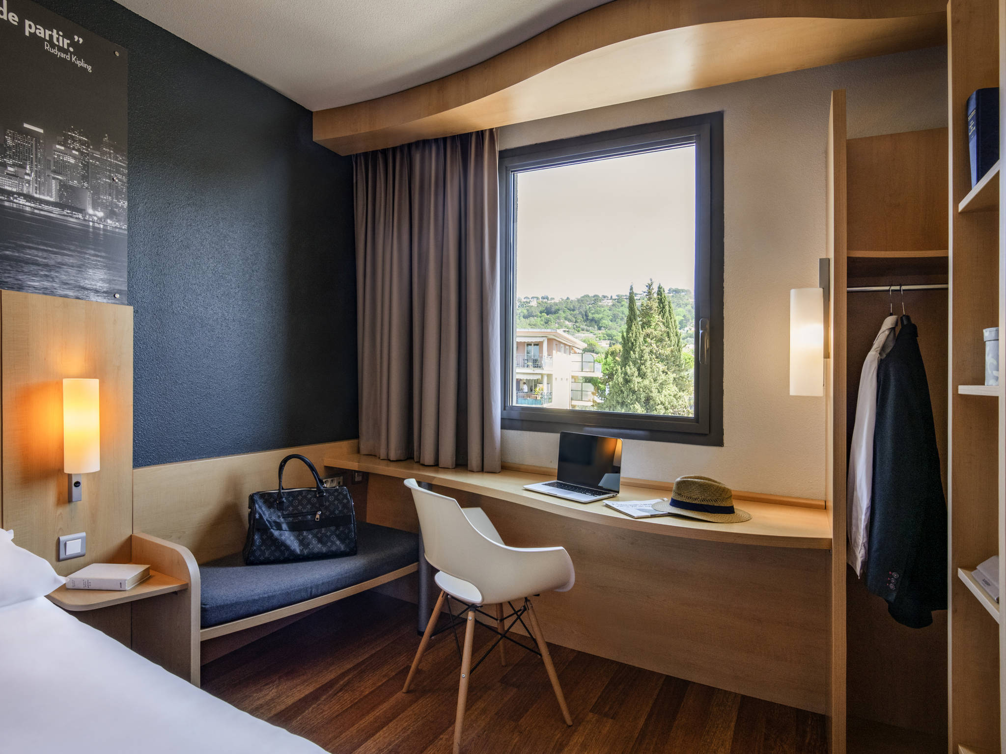 Foto - IBIS Cannes Mouans Sartoux Piscine parking gratuit