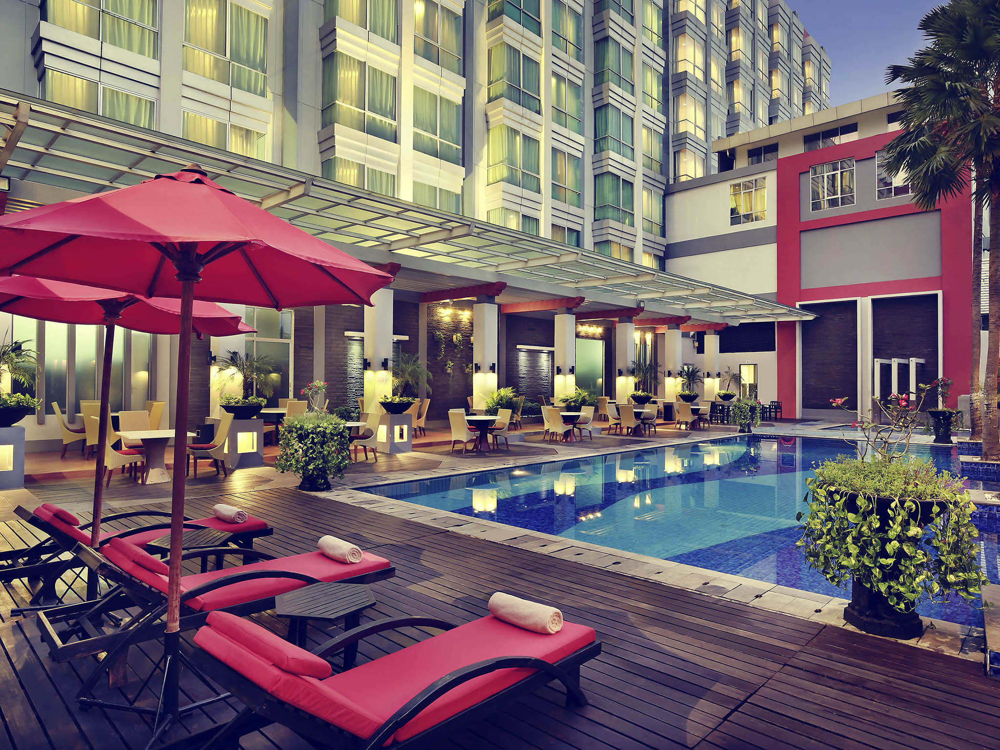 City center 4. Понтианака отели. Kristina Dewi di Hotel Mercure Pontianak.