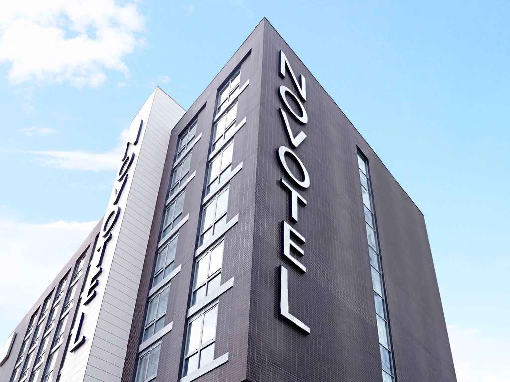 Novotel London Brentford - Image 2