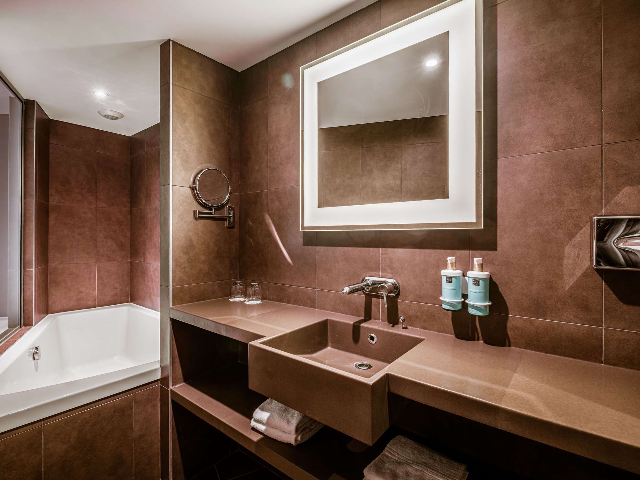 Foto - Novotel Lyon Centre-Confluence Bord de Saone