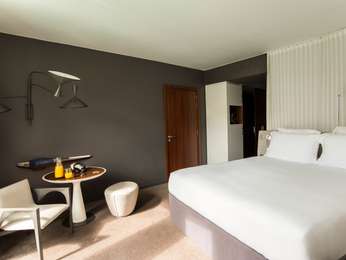 SUPERIOR FAMILY ROOM, 2 queen-size beds, two communicating rooms, pool view