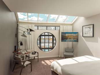 HUBLOT EXECUTIVE ROOM, 1 King Size Bed, Pool View