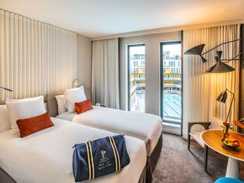 Superior room with 2 single beds