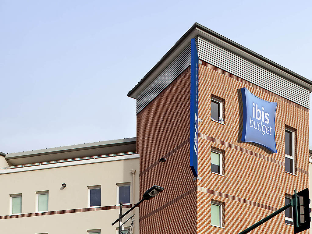 ibis budget Mantes-la-Jolie Sully - Image 1