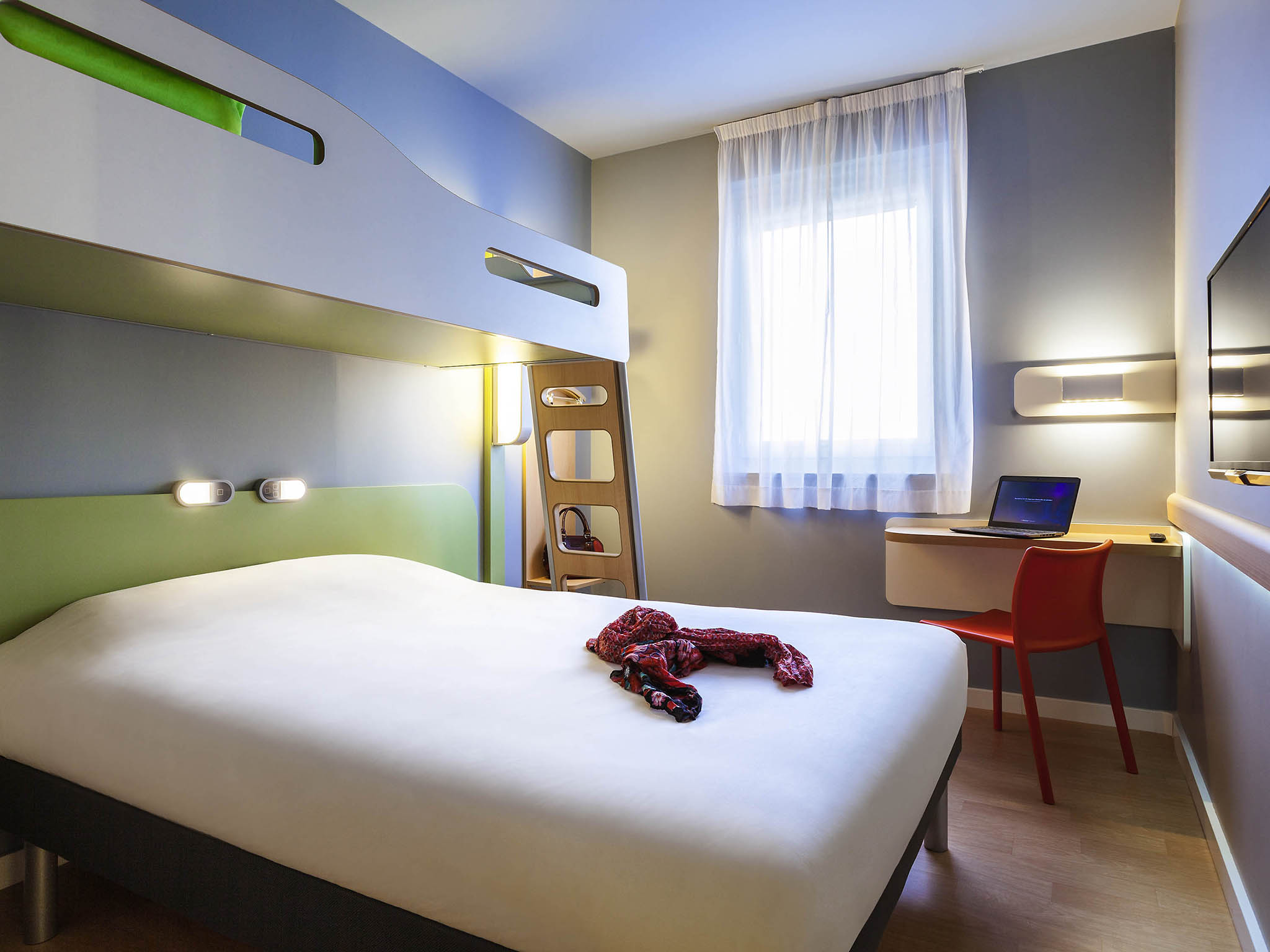 lit bebe ibis budget