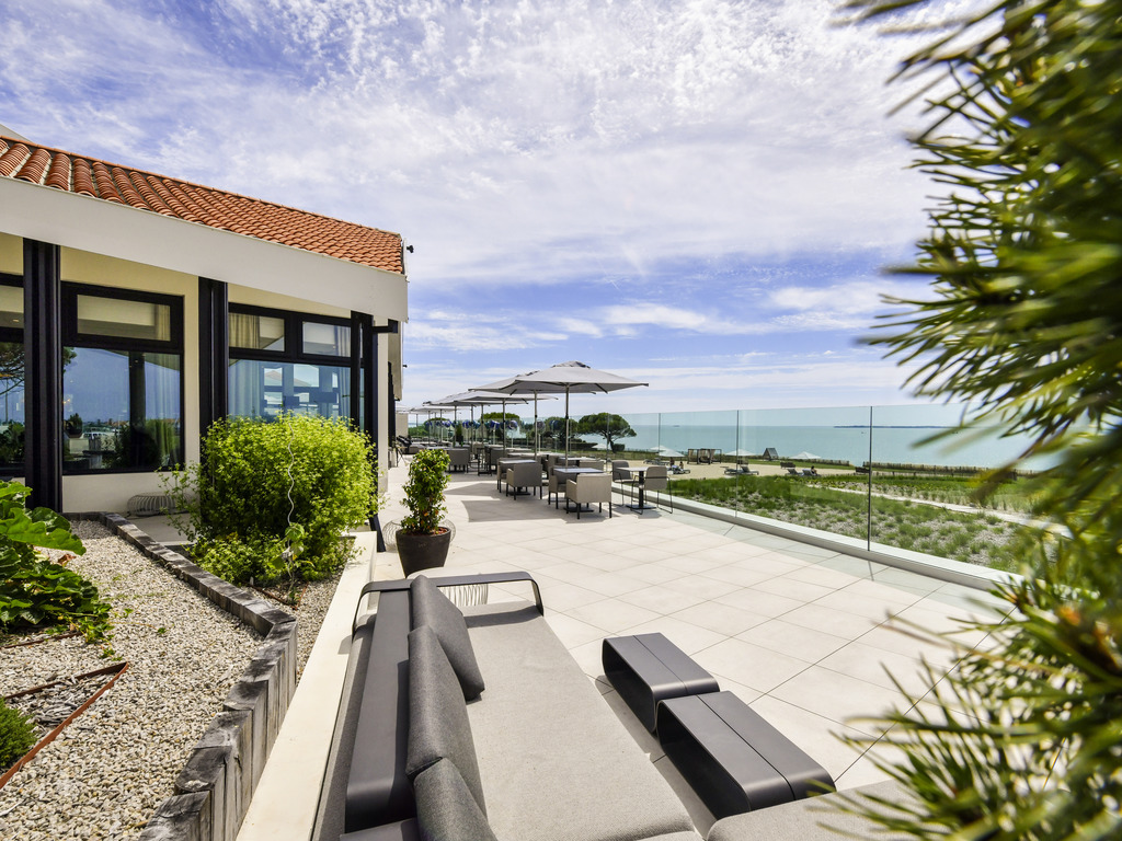 Vue D En Bas De La Falaise Picture Of La Grande Terrasse Hotel Spa La Rochelle Mgallery Hotel Collection Chatelaillon Plage Tripadvisor