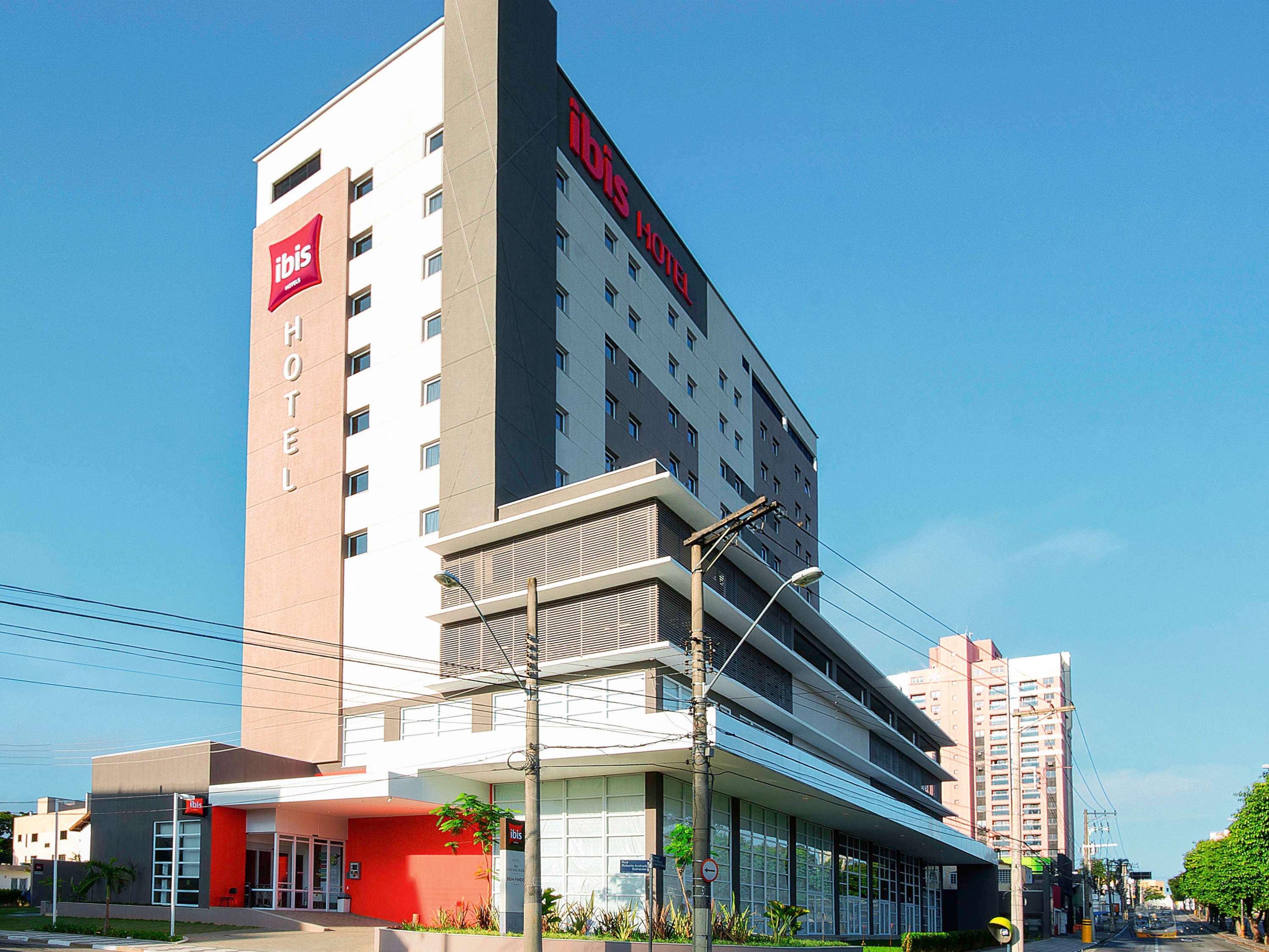 宜必思摩基达斯克鲁易斯酒店（2014 年 3 月开业）