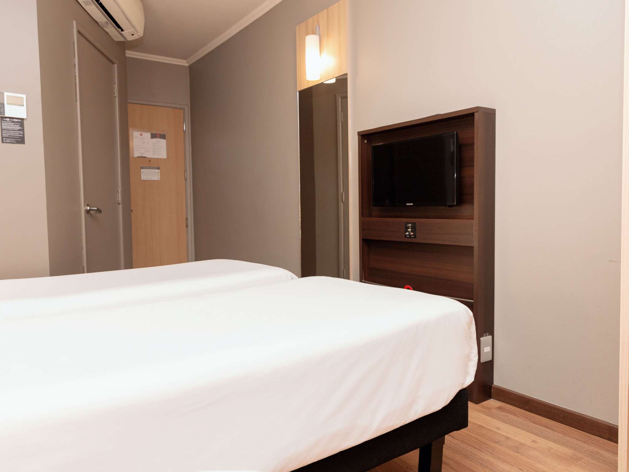 Photo - ibis Santiago Las Condes