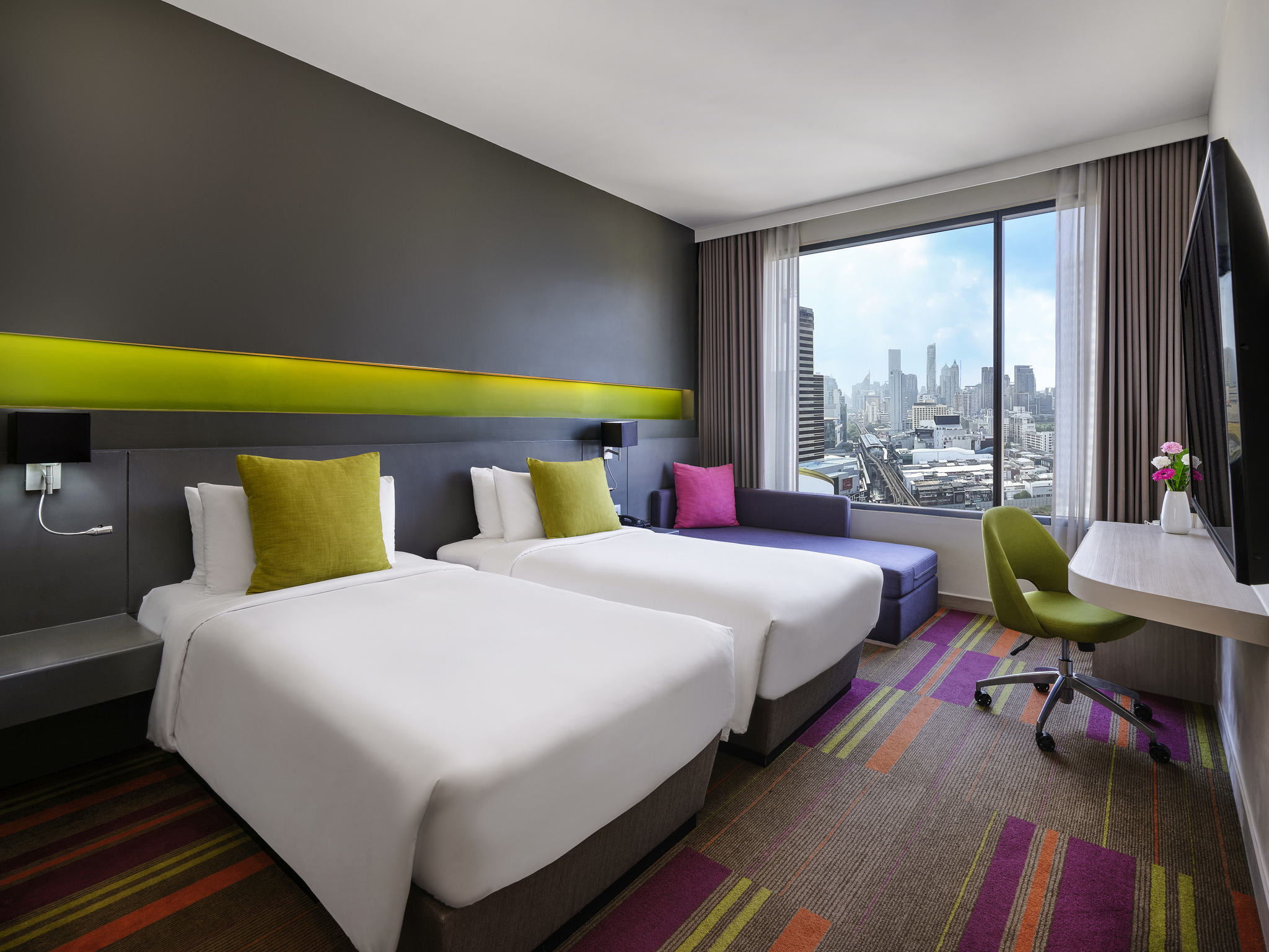 Mercure bangkok. Mercure bangkok. вид из апартаментов бангкок. отель в бангкоке горизонтальный. Mercure bangkok sukhumvit 11.