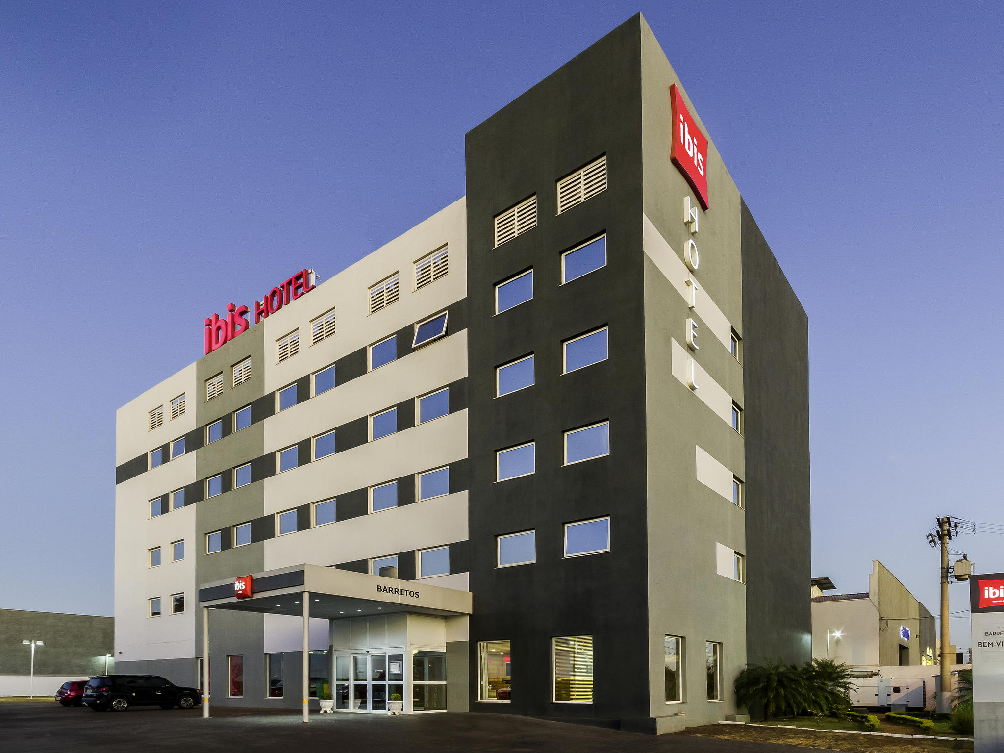 Город ибис. Отель Ибис Баку. Ibis Hotel Ереван. Ibis Минск. Ибис отель Челябинск.